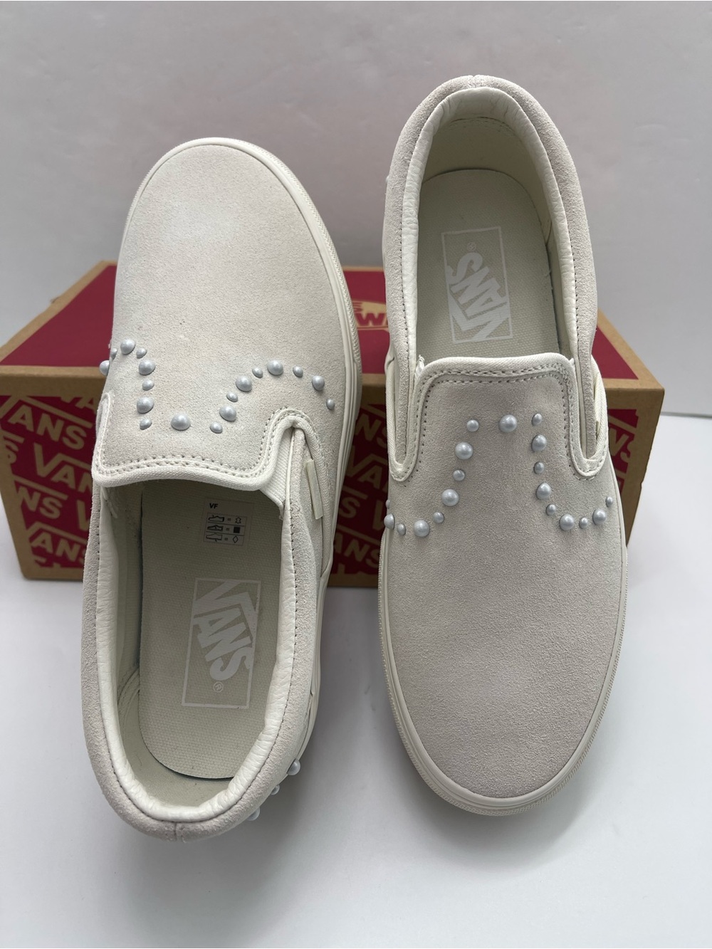 Vans WMNS Classic Slip-On Platform
Pearls Marshmallow
VN000EA9CCZ Sneakers - Picture 12 of 16